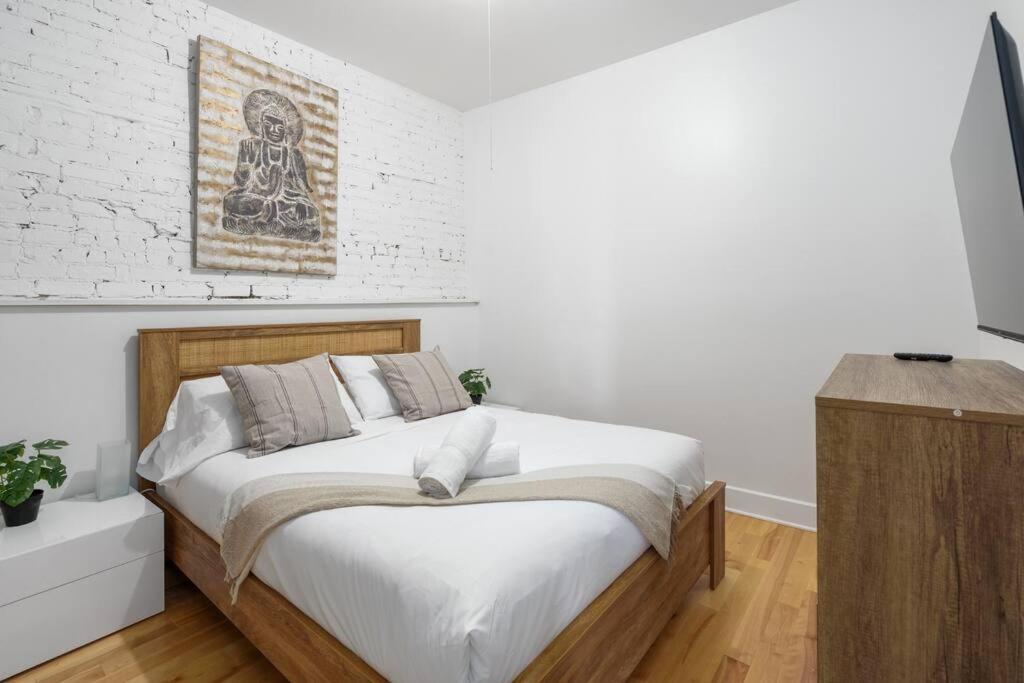 Chic Mile-End 3Br Getaway - Free Parking, Sleeps 8 Apartamento Montréal Exterior foto